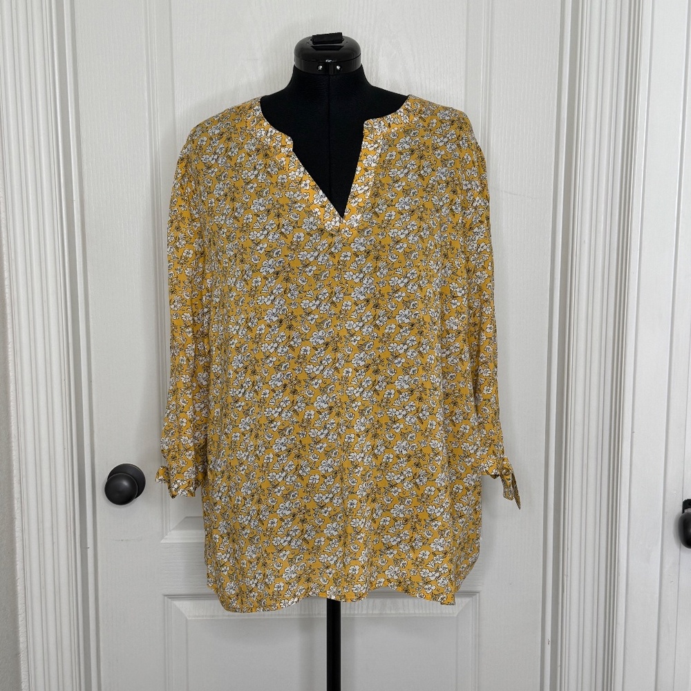 Anne Carson Woman 2X Yellow with White Flowers 3/4 Tie Sleeves Top